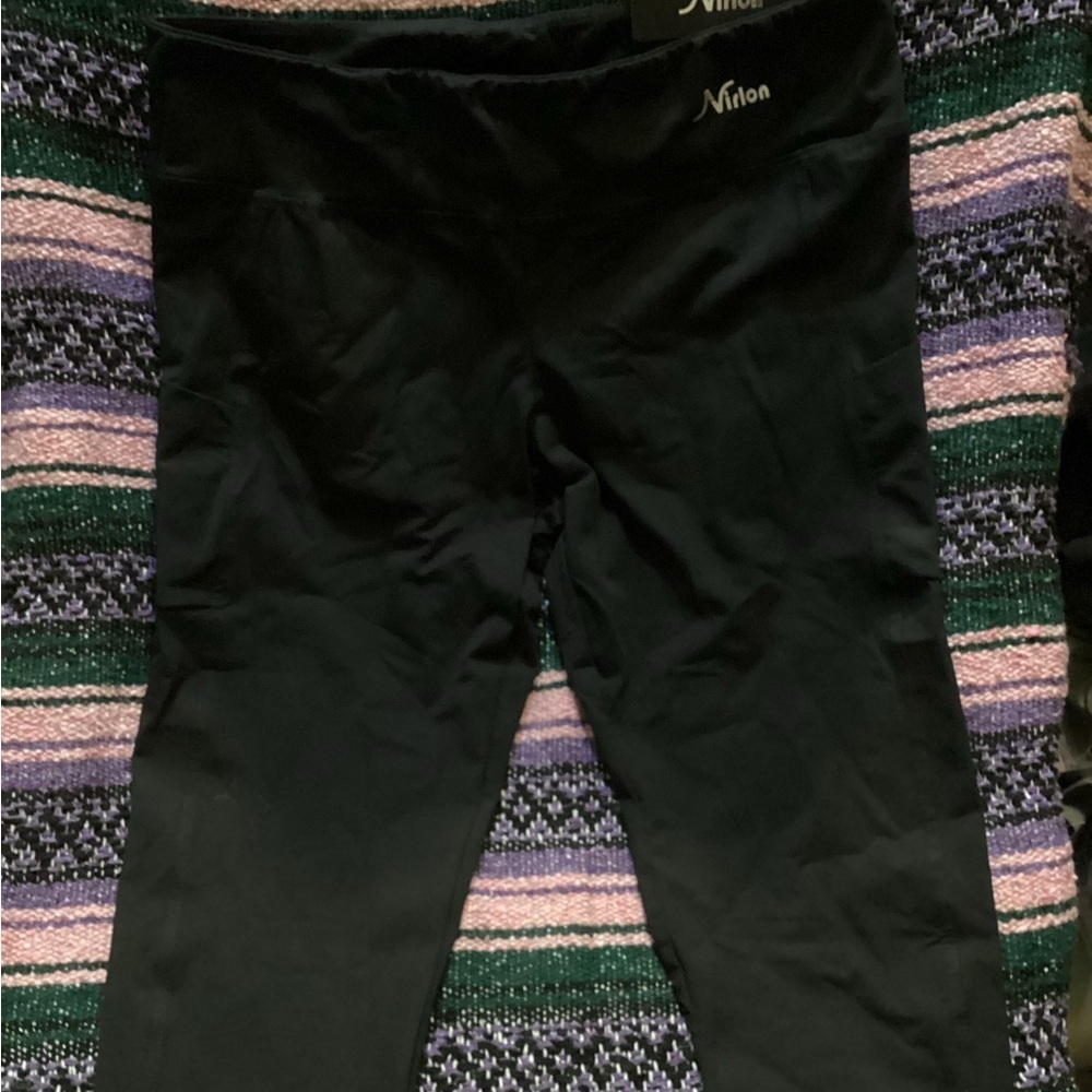NWT- Nirlon capri legging- side pockets-SZ 2XL